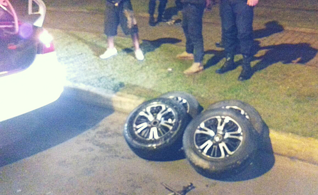 quatro pneus no chão