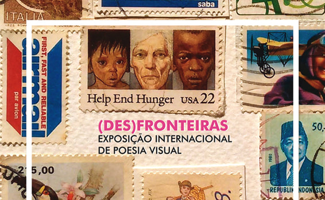 Texto escrito (Des)Fronteiras – exposição internacional de poesia visual em um fundo com selos 