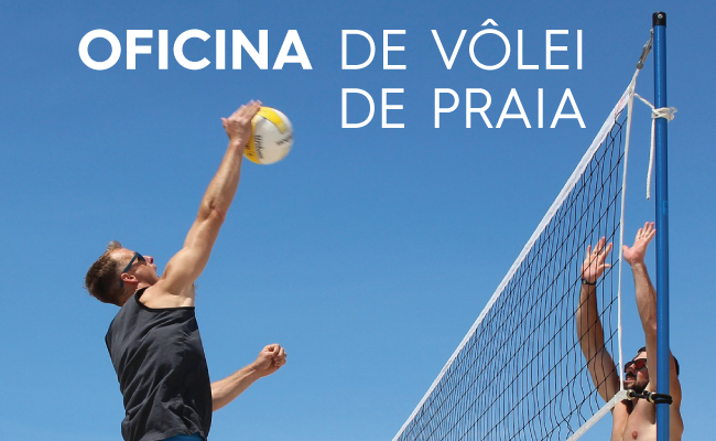 Um homem pulando corta uma bola de vôlei em uma rede de vôlei