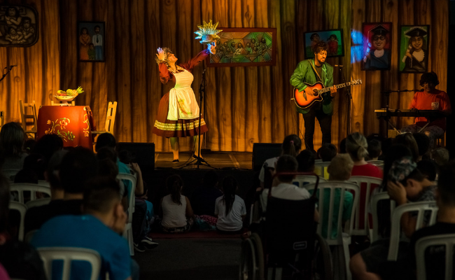 Artistas em um palco