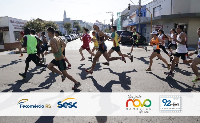 Pessoas correndo em um rua