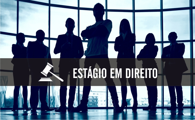 Escrito Estágio em Direito em branco e ao fundo silhueta em preto de pessoas