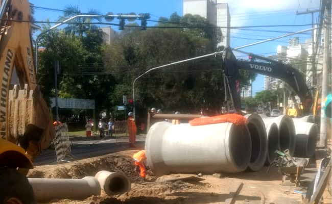 Máquina à esquerda