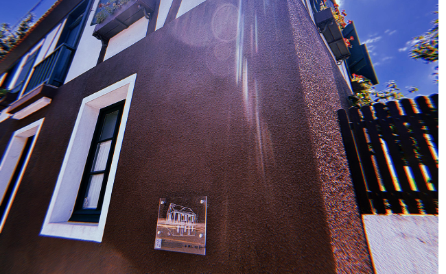 Prédios históricos recebem placa com QR Code para acessar detalhes históricos