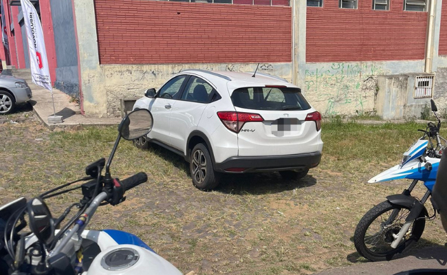 Por meio das câmeras de videomonitoramento, os agentes identificaram o veículo trafegando sentido bairro Santo Afonso