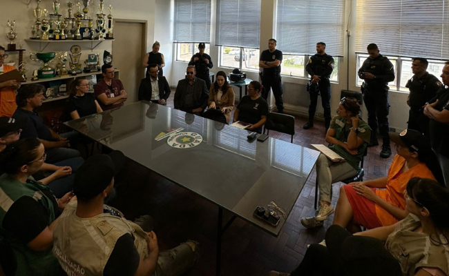 A operação de campo foi conduzida pelas secretarias de Meio Ambiente e Desenvolvimento Urbano, Desenvolvimento Social e Habitação, e Segurança Pública, além da Defesa Civil. A ação contou ainda com o suporte da Procuradoria-Geral do Município (PGM).