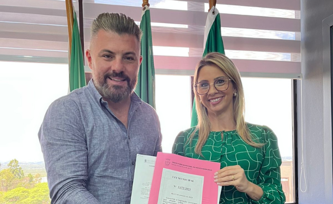 Prefeito Gustavo Finck e Secretária de Administração Andrea Schneider Pascoal