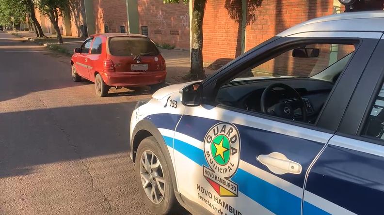 Carro recuperado pela Guarda Municipal no Canudos