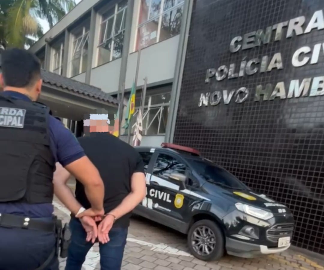 Guarda Municipal conduz foragido detido para a delegacia de Novo Hamburgo