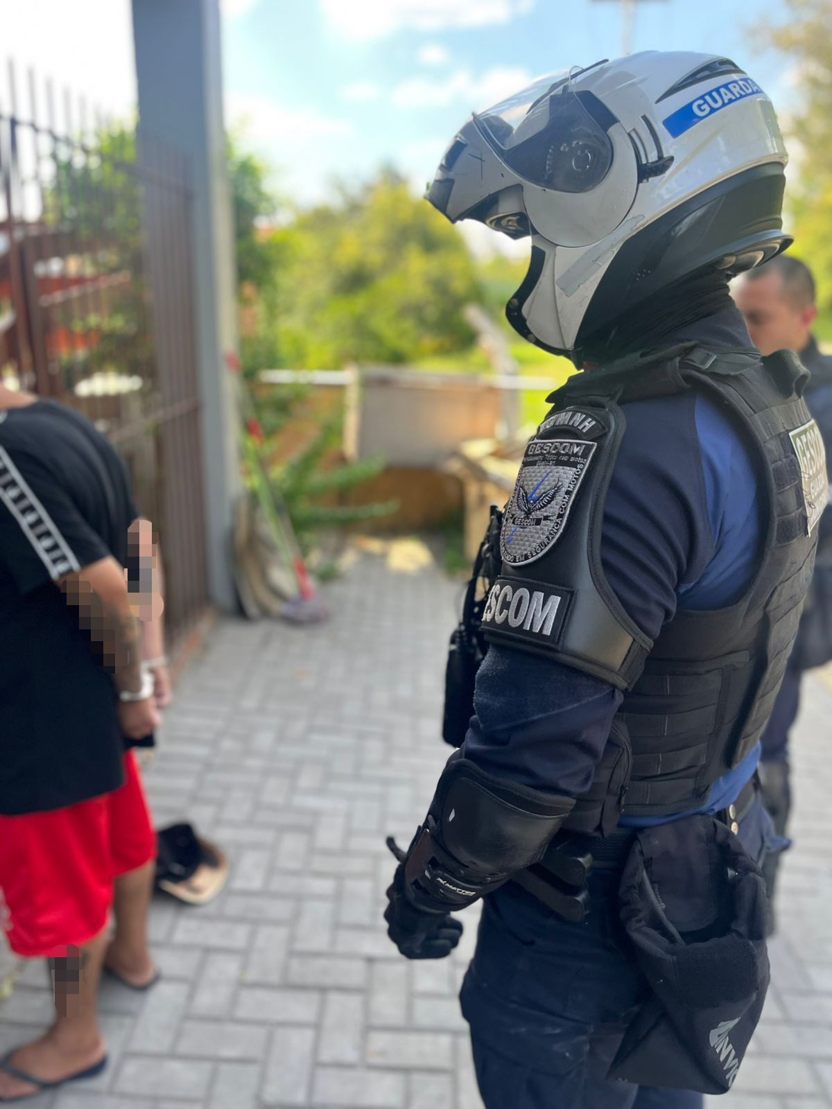 A Guarda Municipal de Novo Hamburgo prendeu, nesta segunda-feira (3), dois foragidos da Justiça, além de realizar outras duas detenções.