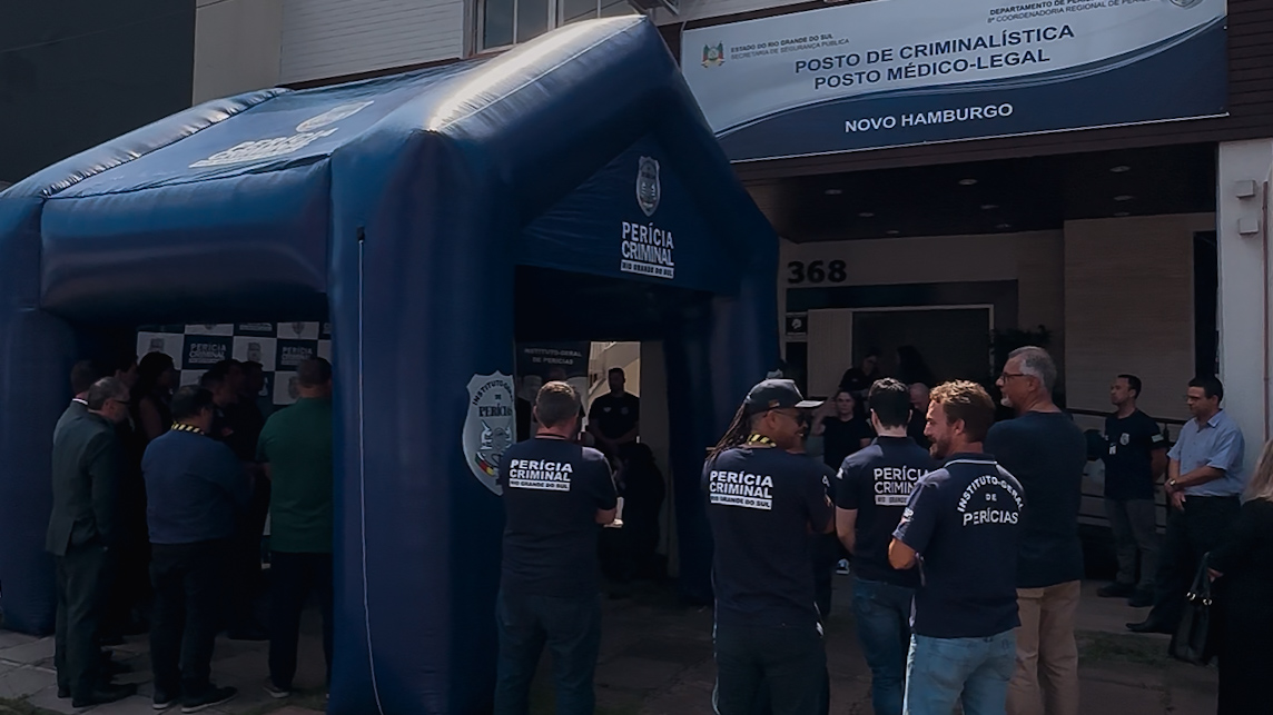 Fachada do prédio do IGP de Novo Hamburgo durante cerimônia de inauguração