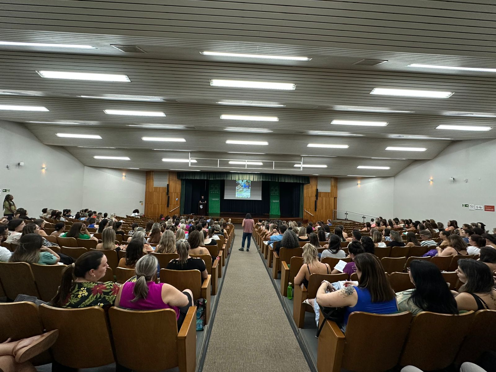 Profissionais da educação participaram nesta quinta-feira (6) da recepção às equipes diretivas no Salão de Atos da Universidade Feevale