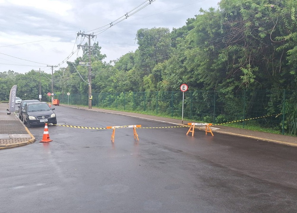 Ao menos cinco vias estão com alterações no trânsito em Novo Hamburgo por conta de problemas ocasionados pela chuva nesta segunda-feira (17).