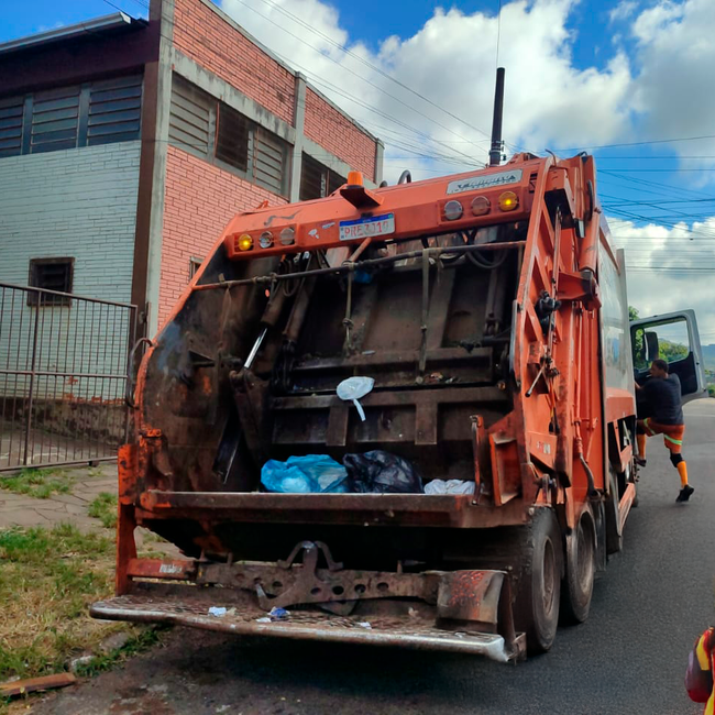 Caminhão de recolhimento de lixo 