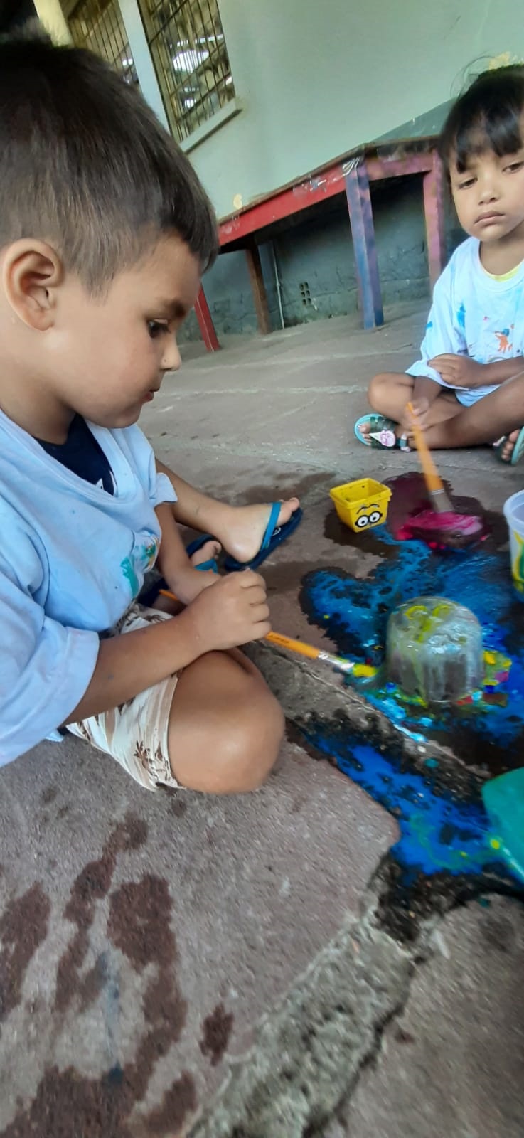 Com o calor intenso que atinge a Região Metropolitana e o Vale do Sinos, as escolas municipais têm adotado atividades criativas para proporcionar alívio às crianças durante o calorão. O objetivo é garantir o conforto e bem-estar dos pequenos, ao mesmo tempo em que mesclam aprendizado e diversão.