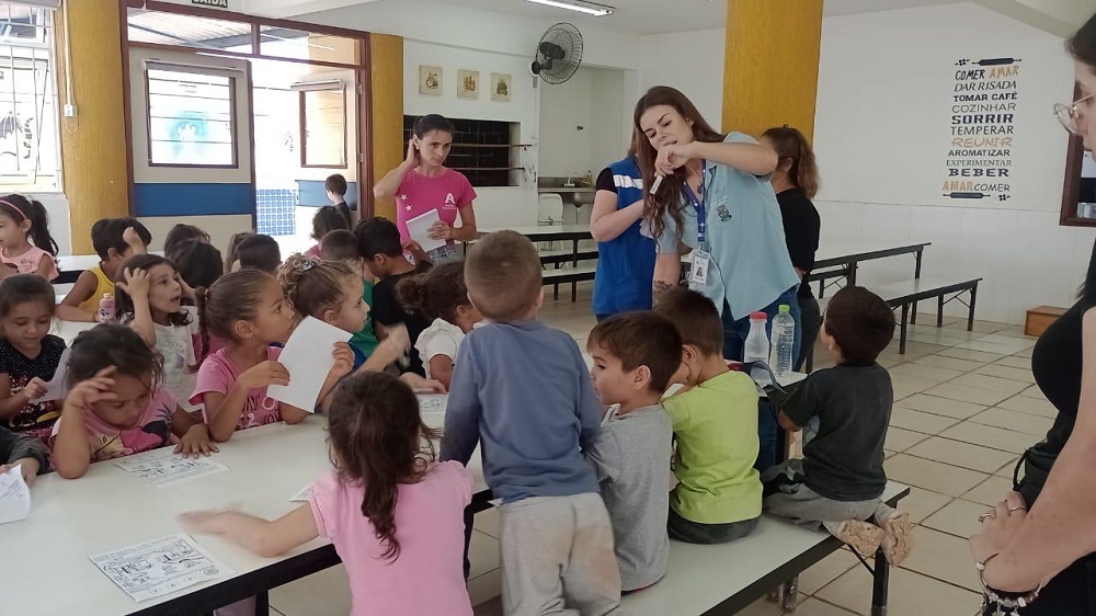 Aprender que todo mundo tem responsabilidade na prevenção de doenças é uma lição ensinada desde cedo aos estudantes em Novo Hamburgo. É isso que faz o Programa Saúde na Escola (PSE), que no Município tem a participação de 50 escolas, entre estaduais e municipais, e 25 unidades de saúde, contemplando 13 mil alunos. 