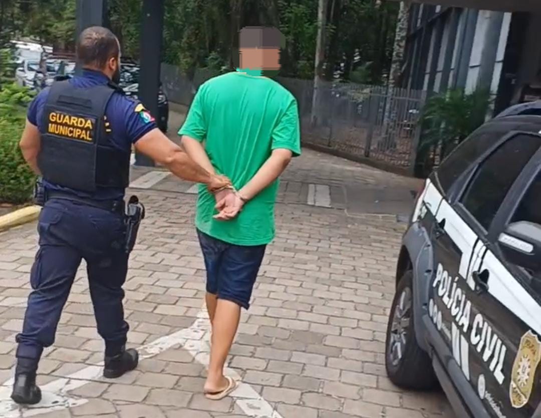 Foragido foi encaminhado à delegacia pela Guarda
