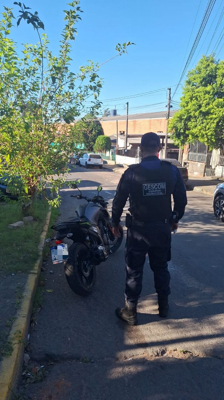 Agentes confirmaram que a motocicleta possuía registro de furto/roubo