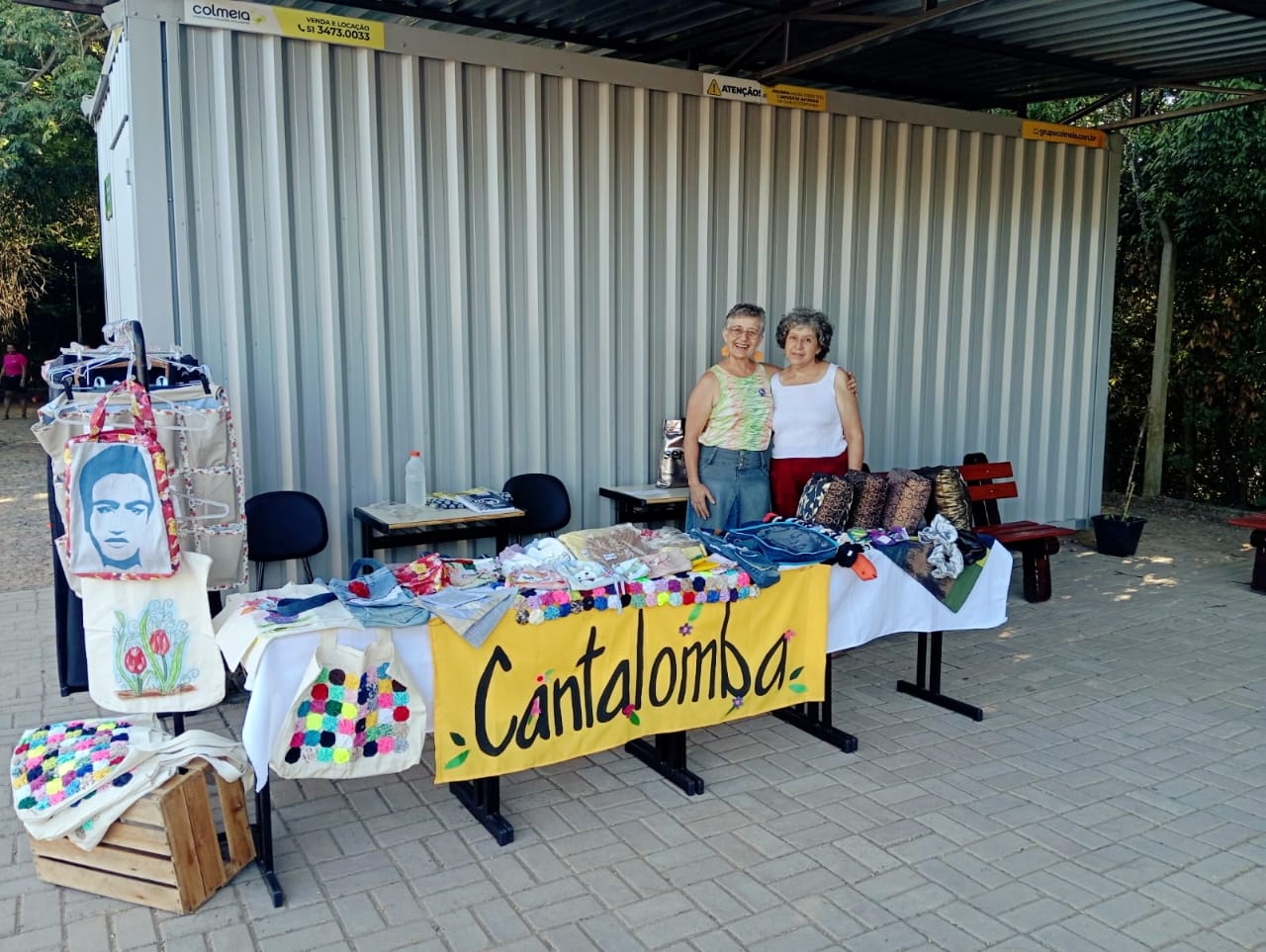 Público pôde prestigiar a feira de artesanato do Ponto de Cultura e Economia Solidária Cantalomba,