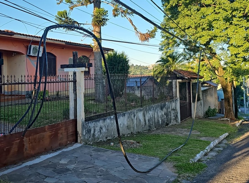 Ação criminosa danificou a fiação.