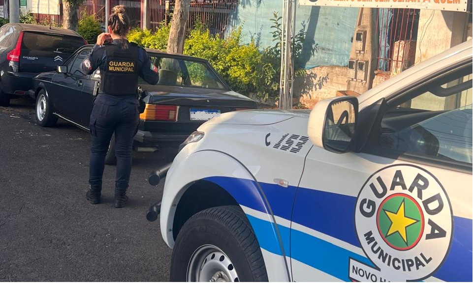 Carro foi localizado em via pública pela GMNH