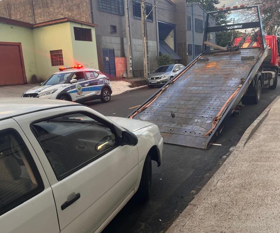 Carro foi recuperado no Canudos, mesmo bairro no qual foi furtado