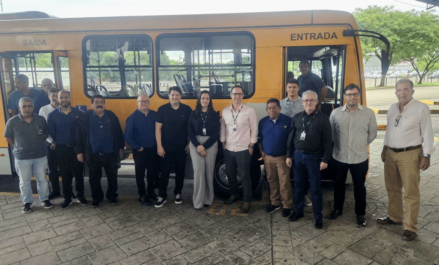 Direção da COMUR e integrantes da comitiva que foi apresentada à bilhetagem eletrônica