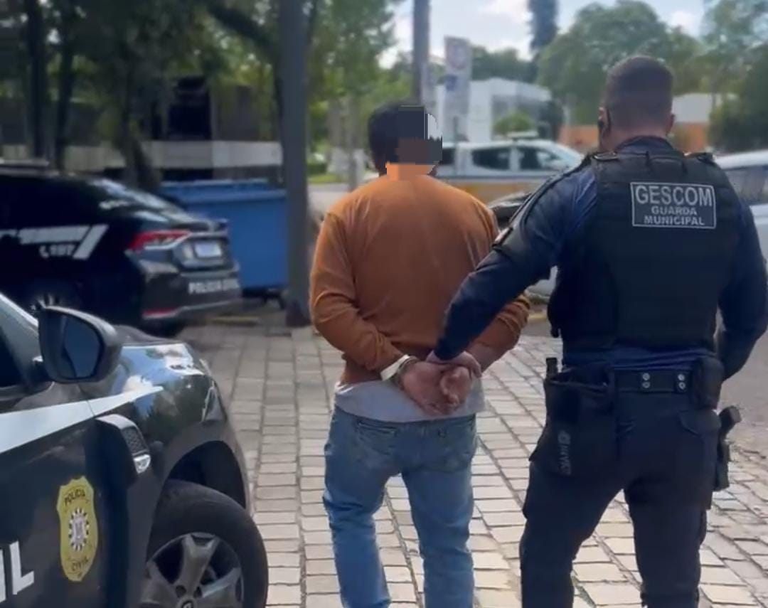 Motorista conduzindo sem cinto provocou abordagem