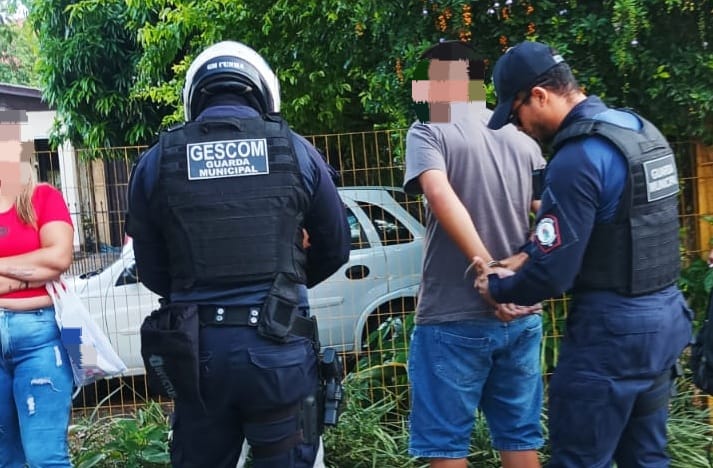 Casal foi preso após furto de chocolates e corrupção de menor
