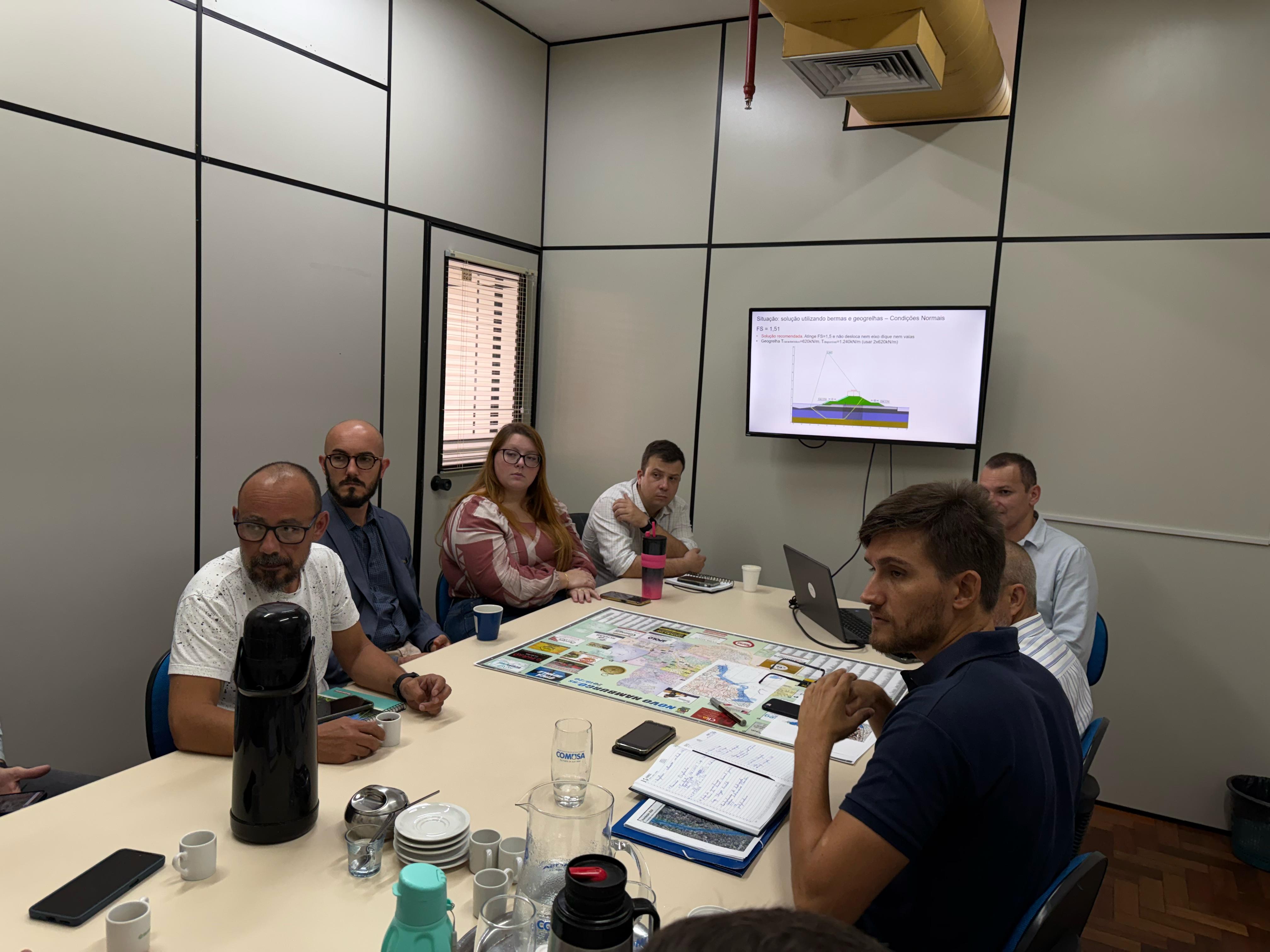 Técnicos da Prefeitura se reúnem com empresa especializada em obras de macrodrenagem 