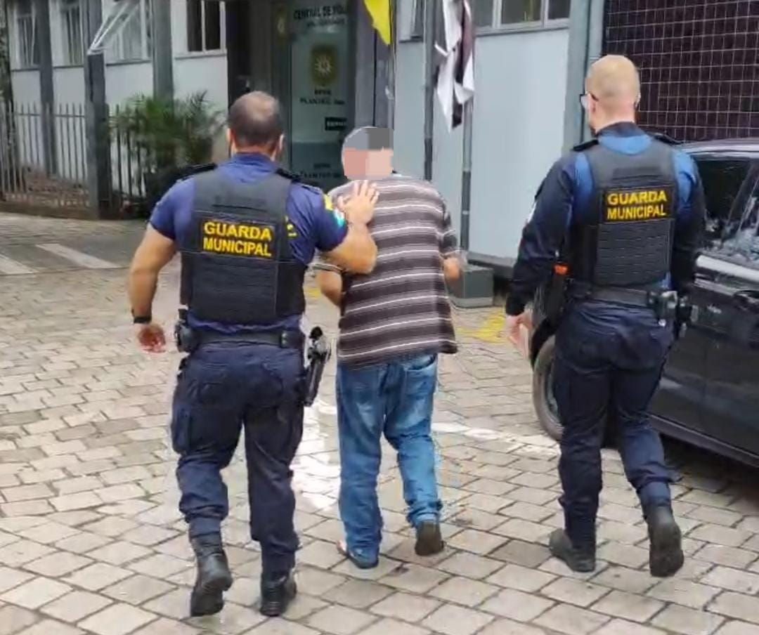 Homem de 67 anos tinha mandado de prisão contra si no São Jorge