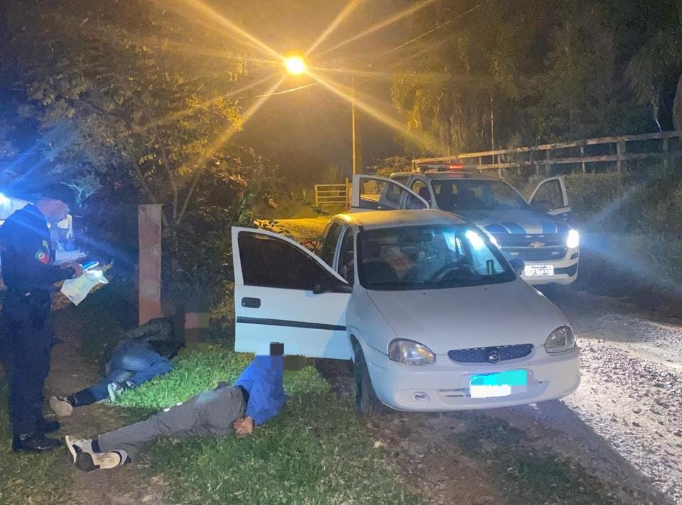 Dupla foi detida na noite de sexta-feira (2)