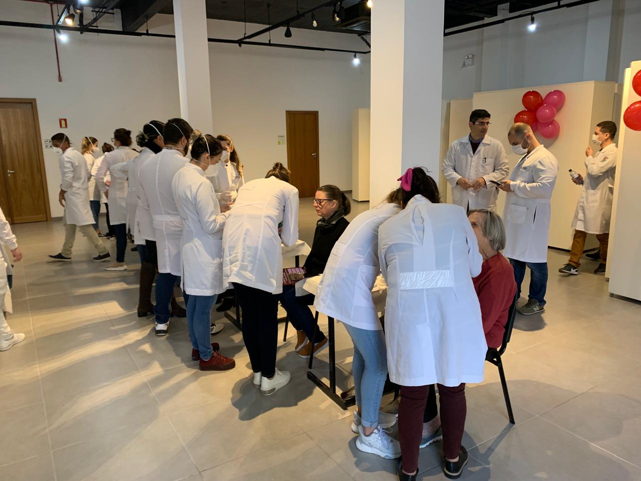 Capacitação para dentistas e exames gratuitos compõem as ações do Maio Vermelho 