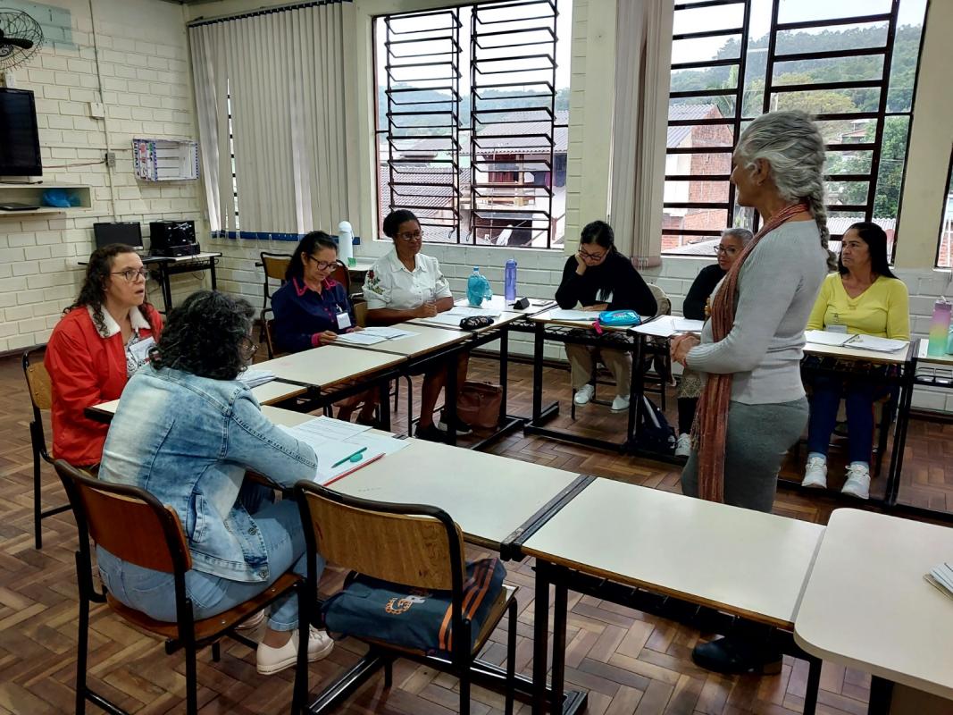 Iniciativas oferecem uma nova chance para quem sonha em voltar a estudar e transformar sua realidade