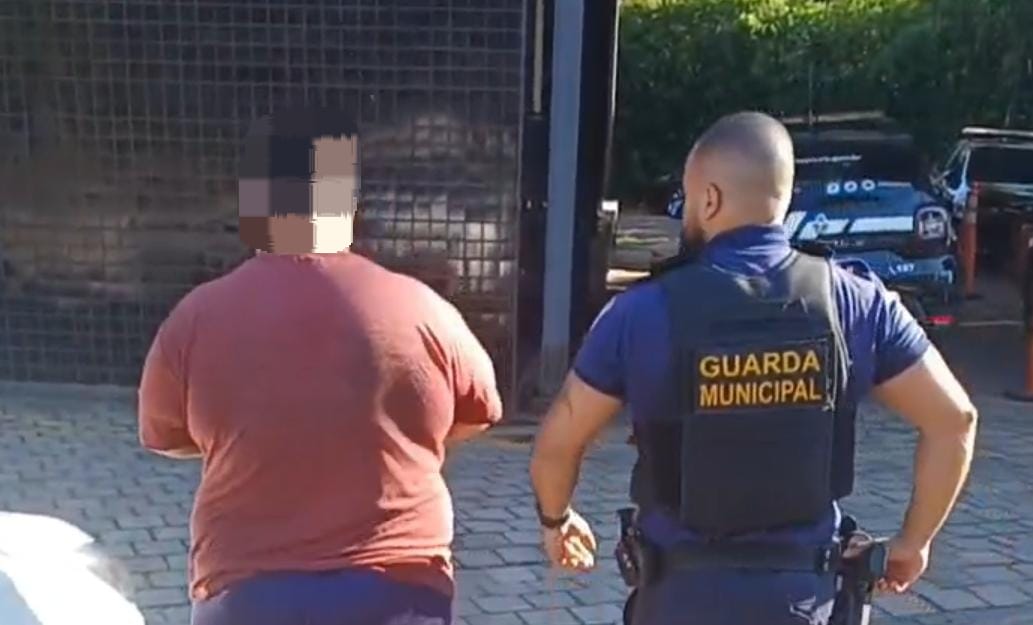 Homem foi encaminhado à delegadia pela Guarda Municipal 