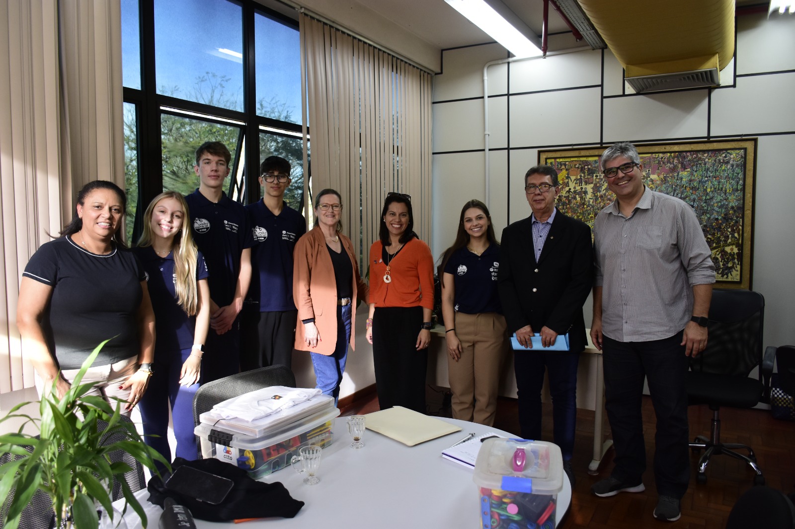 Integrantes do Rotary Club 25 de Julho e equipe Under Control se reuniram com o secretário de Educação