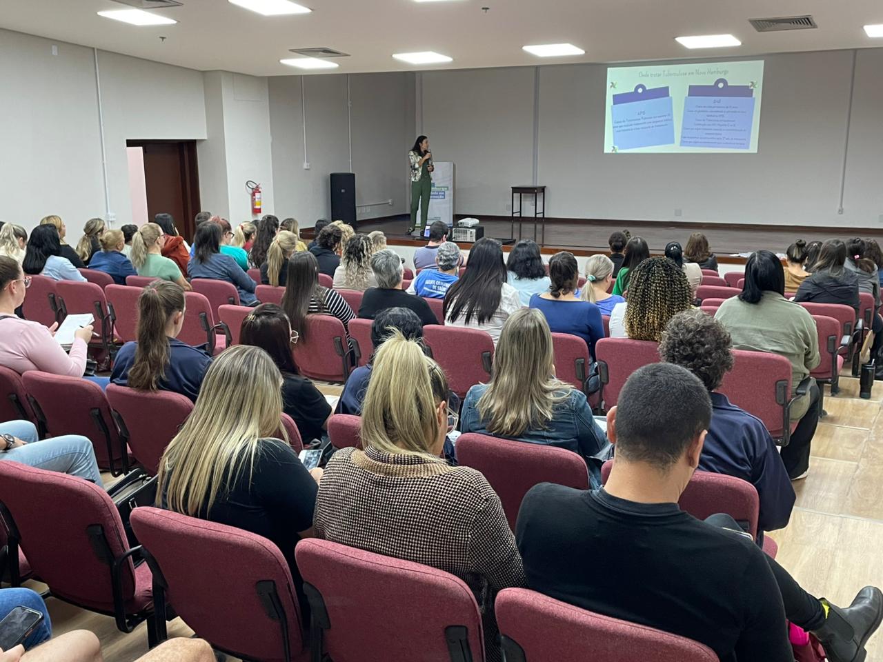 Agentes de saúde recebem capacitação sobre tuberculose