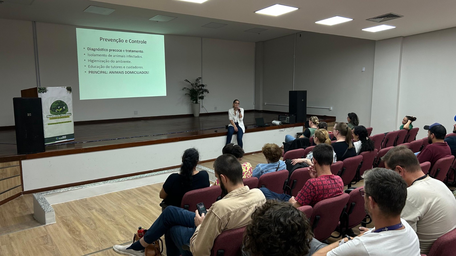 Dezenas de profissionais de saúde participaram da capacitação