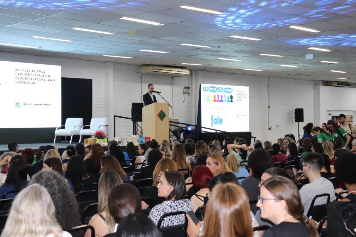 A 2ª edição do Fórum de Alfabetização e Leitura e Escrita (FALE), em 2024, reuniu centenas de professores da rede municipal