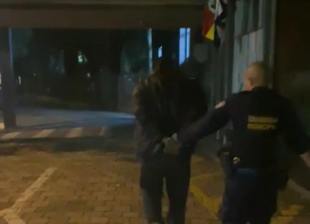 Homem foi encaminhado à delegacia após flagrante 
