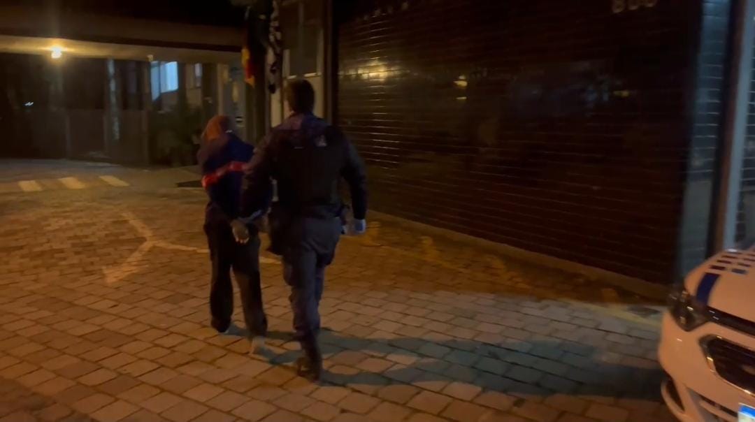 Homem foi conduzido à delegacia onde autoridade policial determinou prisão