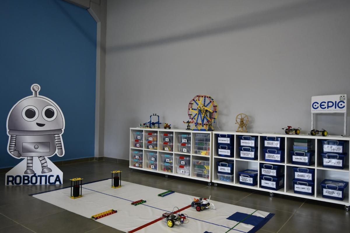 Estudantes do 5º ao 9º ano podem participar das oficinas de programação e robótica; vagas são limitadas