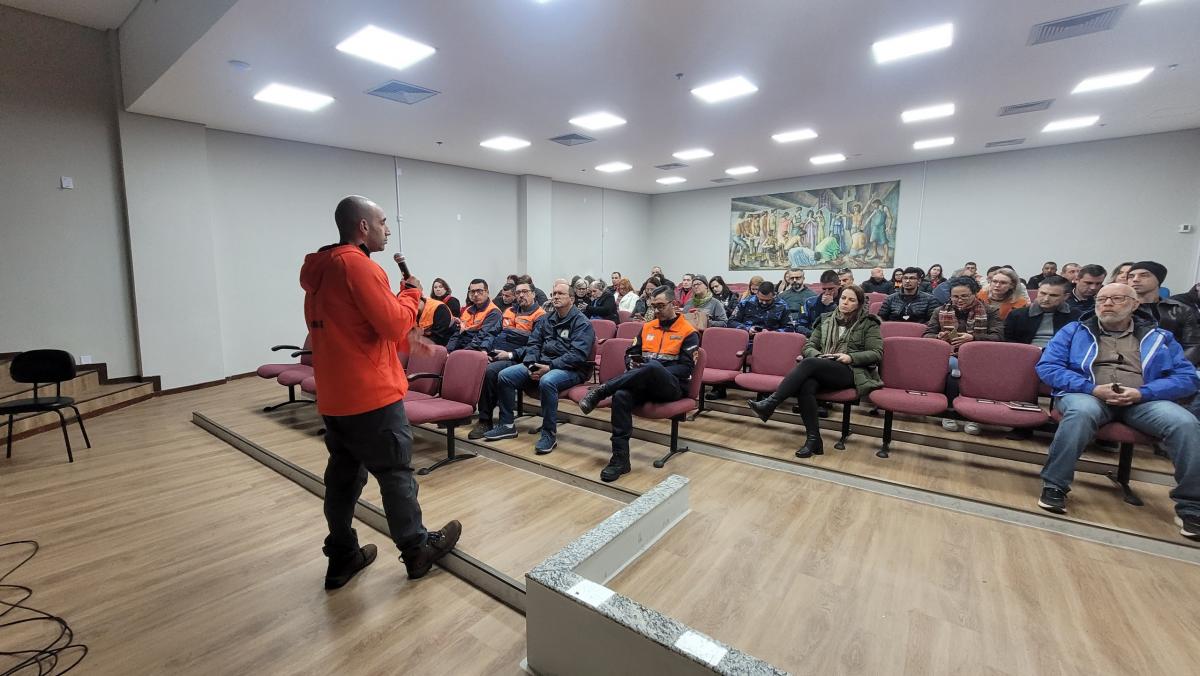 Agentes da Defesa Civil de cidades gaúchas participaram do evento