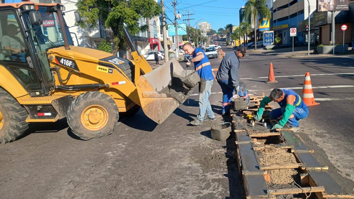 Novo canteiro permitirá instalação de iluminação no centro da via, ampliando a segurança