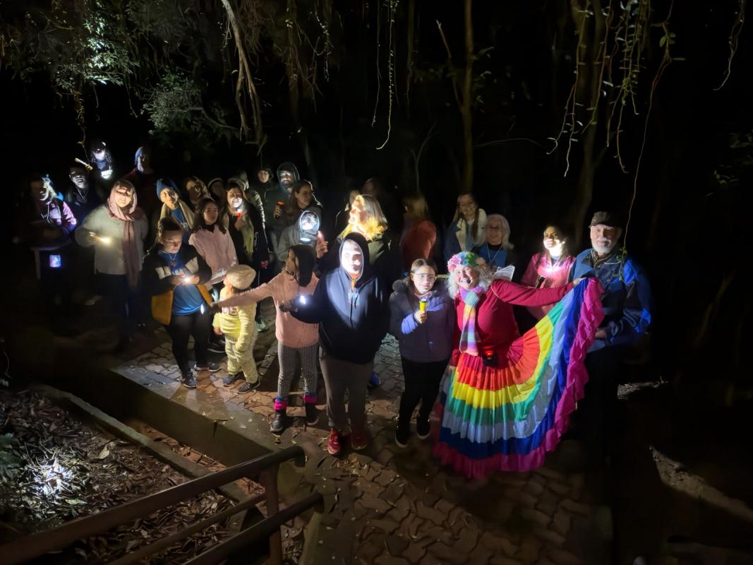 Uma Noite no Parcão tem trilha com lanternas como atração