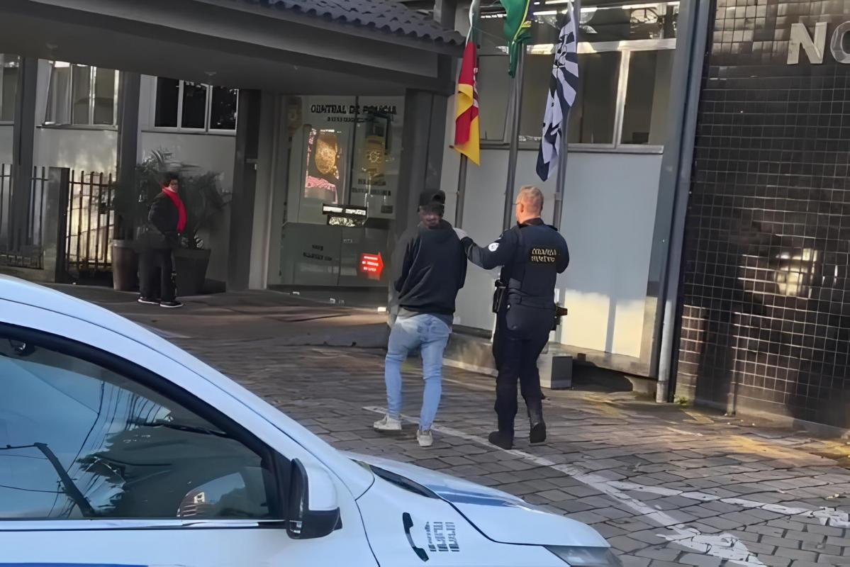 Homem possui antecedentes por violência doméstica e corrupção de menores