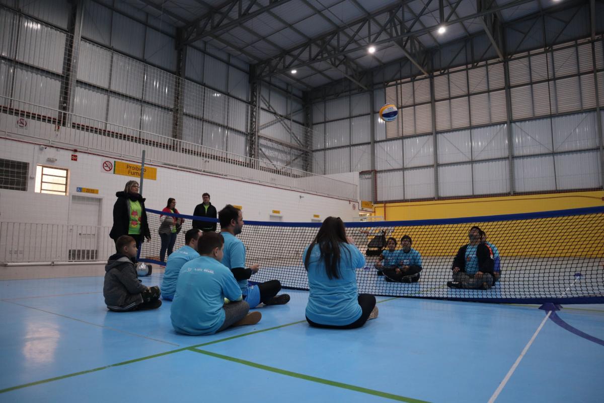 Legenda: Modalidades como vôlei sentado, bocha adaptada e lançamento de pelota movimentaram o Ginásio Vitão