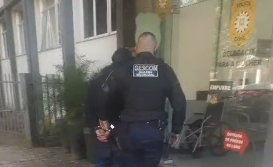 Homem foi levado à Delegacia de Polícia de Pronto Atendimento