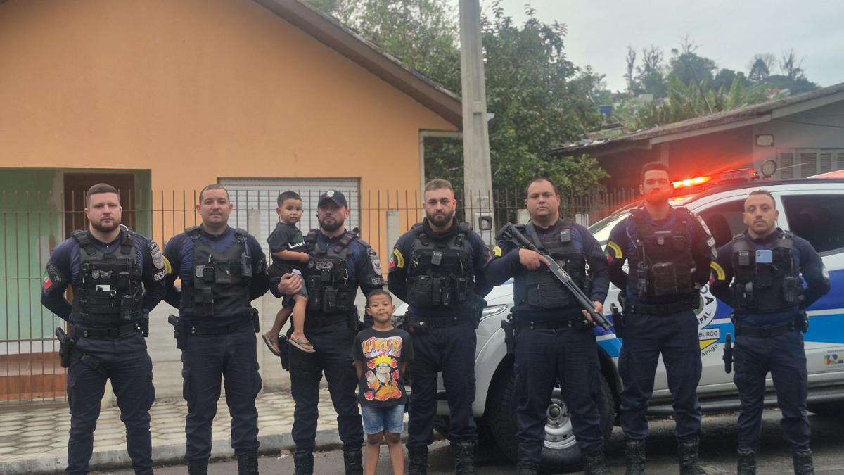 Pequeno hamburguense pediu aos pais a presença dos agentes da Guarda Municipal no dia de comemorar mais um ano de vida