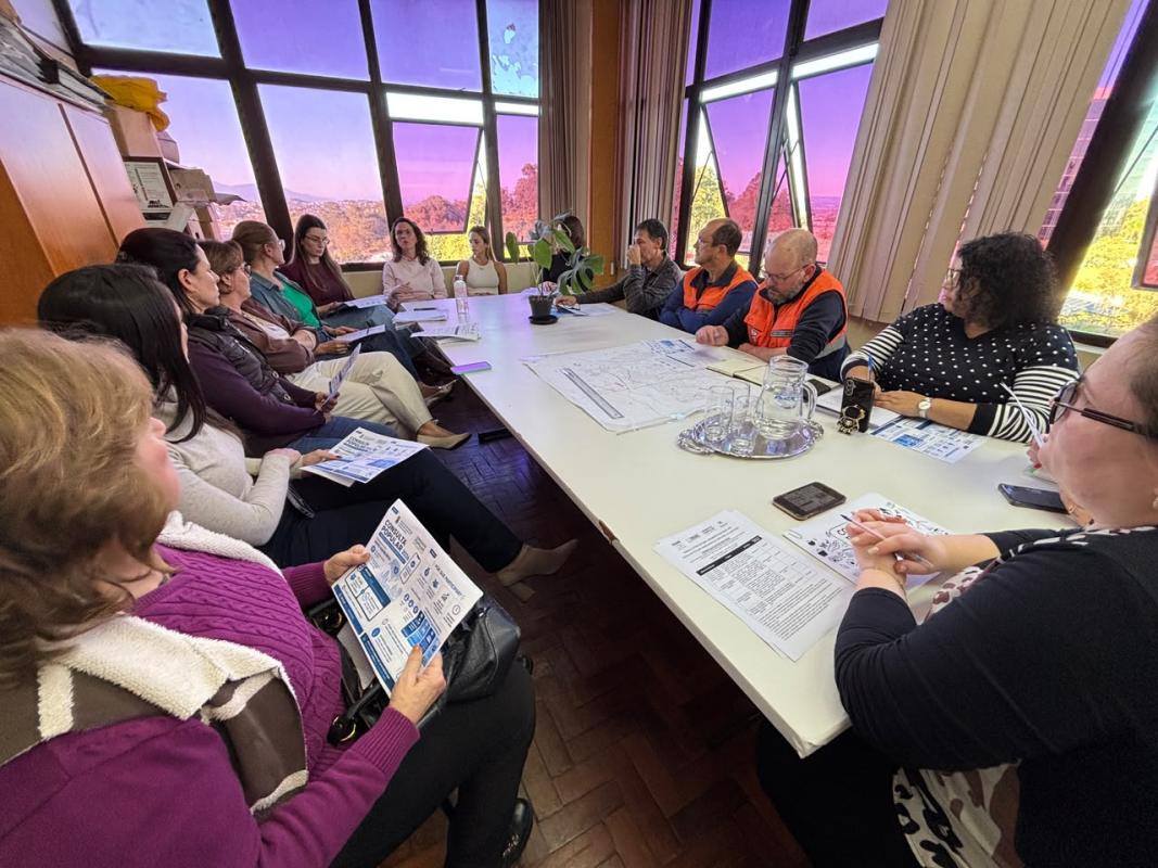 Reunião contou com a presença de representantes de diversas secretarias